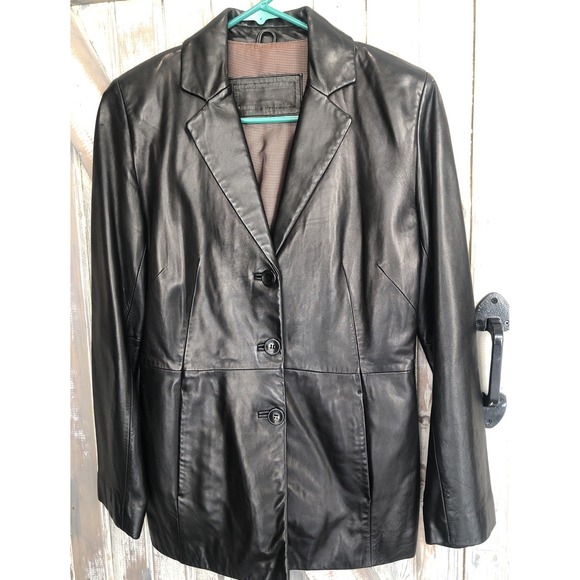 chic Jackets & Blazers - Ladies Black Leather 3-Button Sleek Blazer Jacket Soft EUC Chic Sz 6